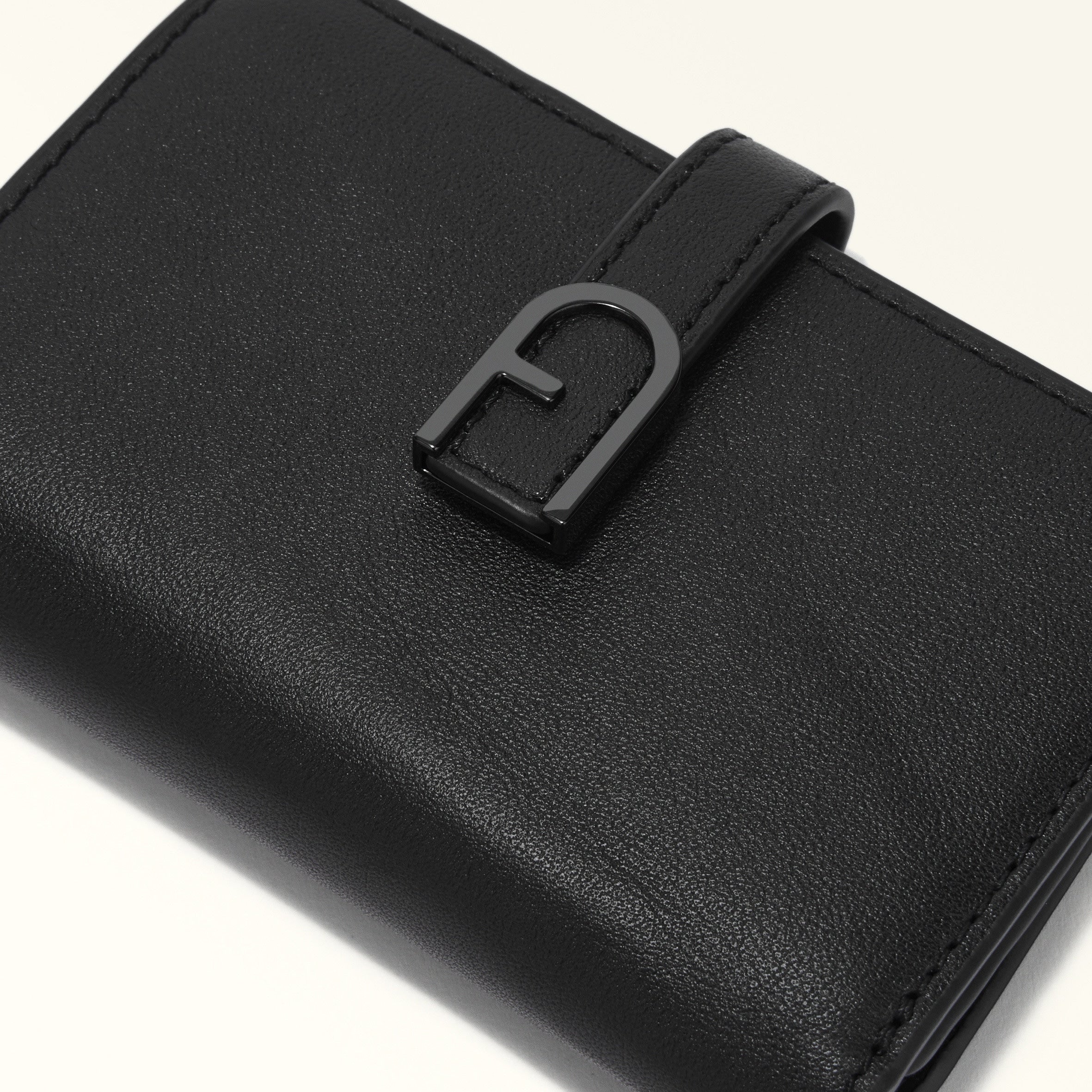 301516 Nero O6 Flow Small Compact Wallet